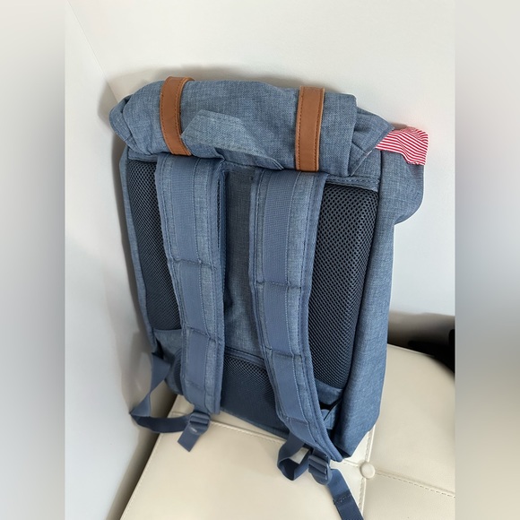 herschel backpack - Picture 2 of 3